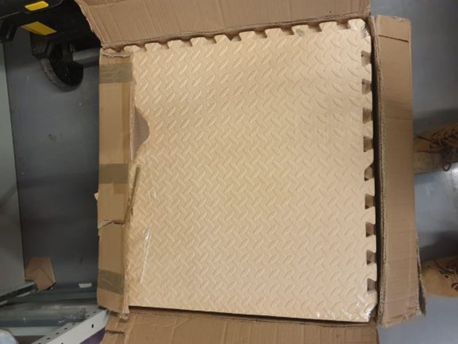 Foam floor mats in box x 26