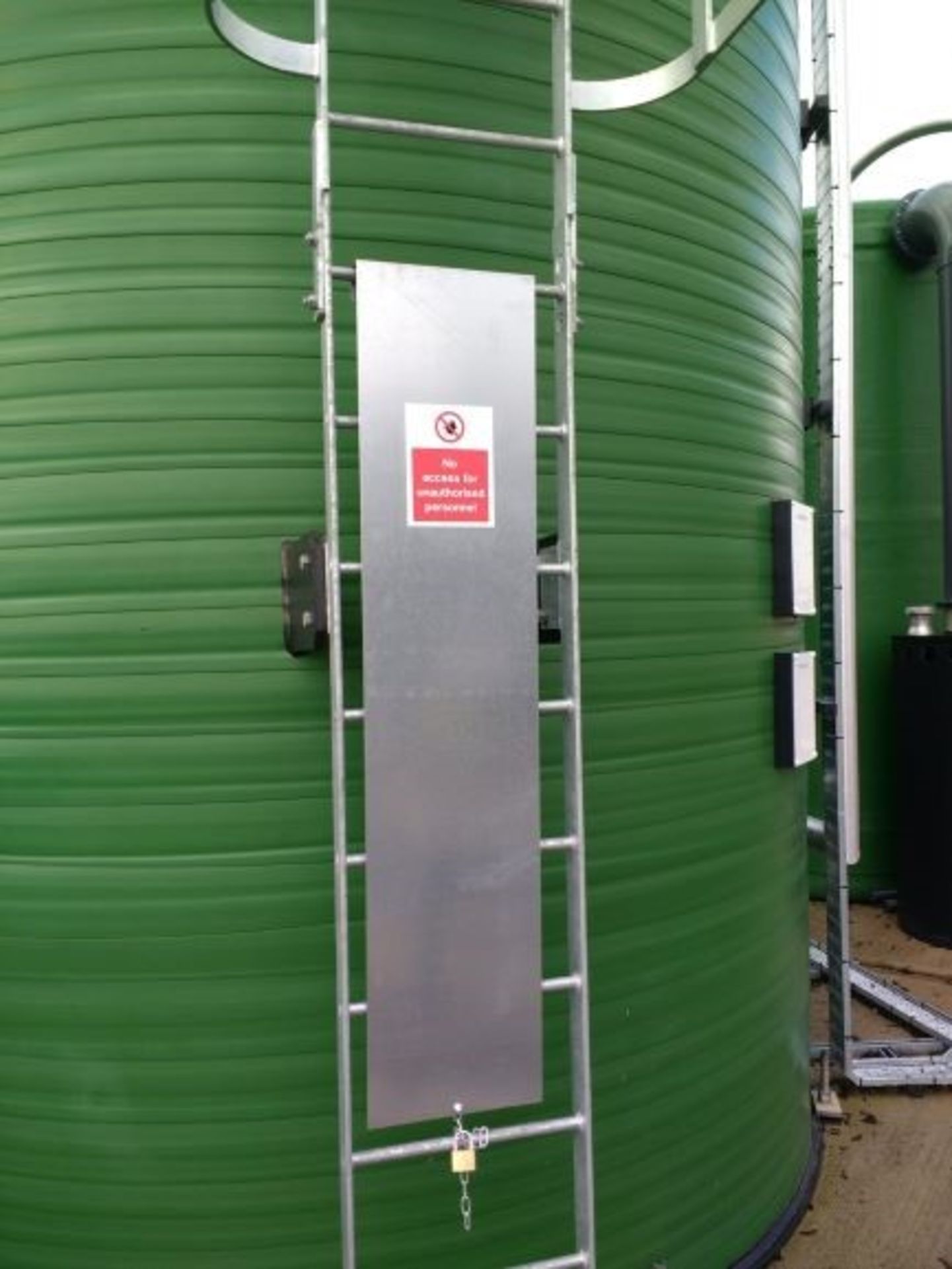 Storage Containers Two 24,000 Litre Storage tanks by Chemresist Ltd - Image 6 of 10