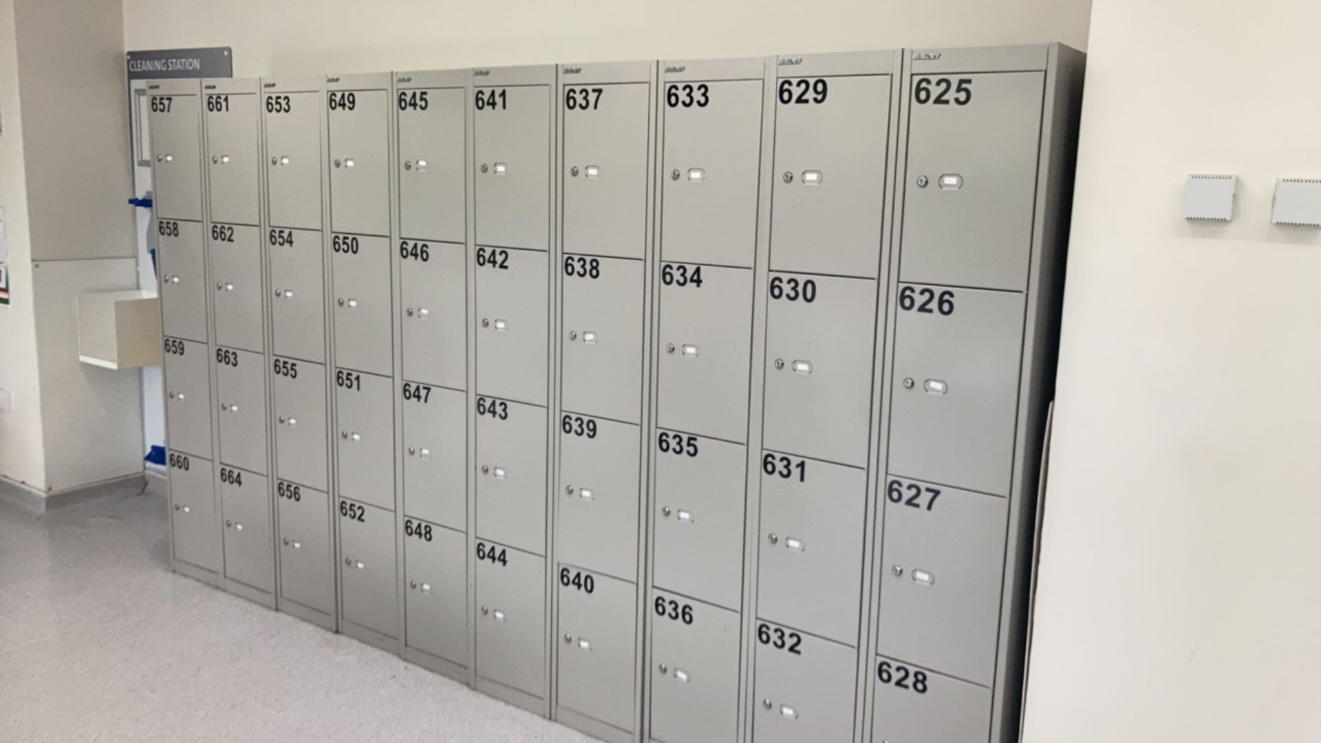 Personnel lockers