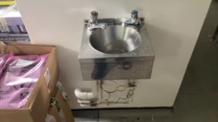 Hand wash sink