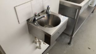 Hand wash sink