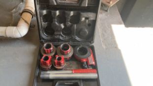 Pipe threading set