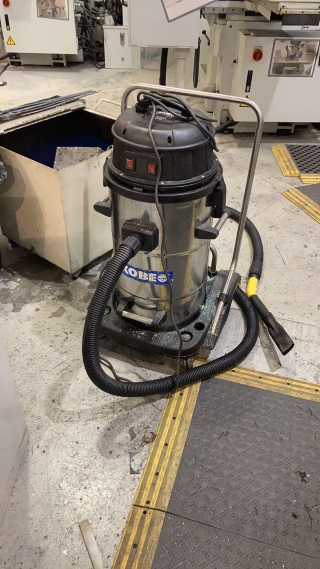 Industrial vacuum cleaner