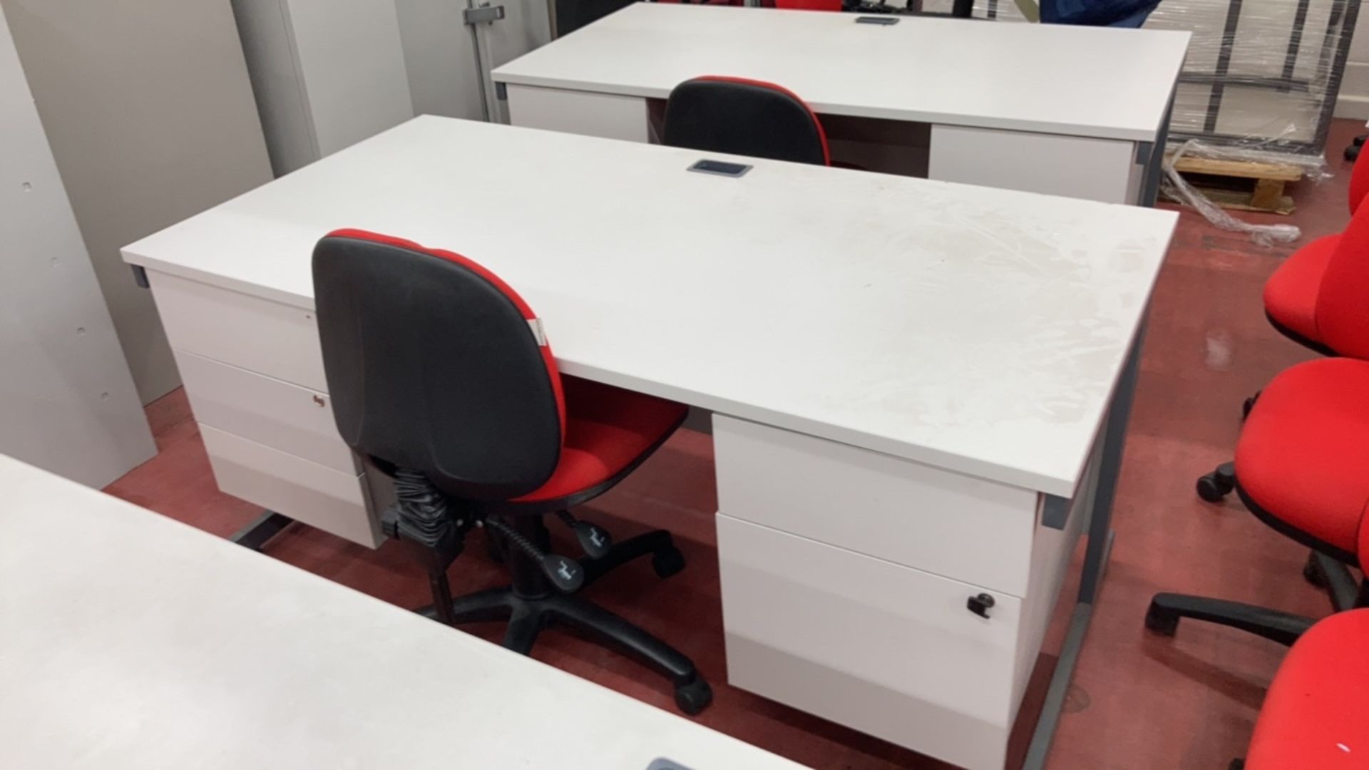 Office furniture - Image 4 of 11