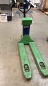 Electric weigh pallet truck