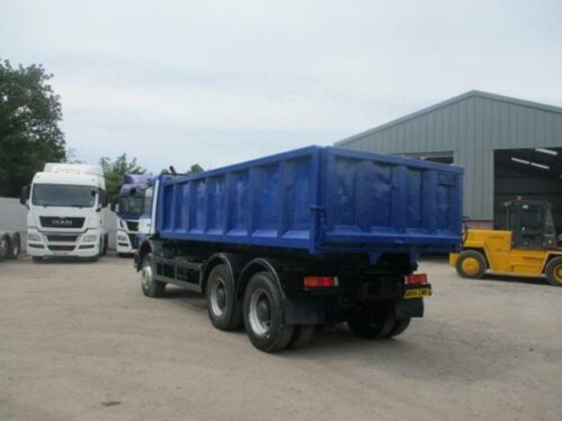 Mercedes 2633b Tipper with hub reduction 2004 - Image 4 of 12