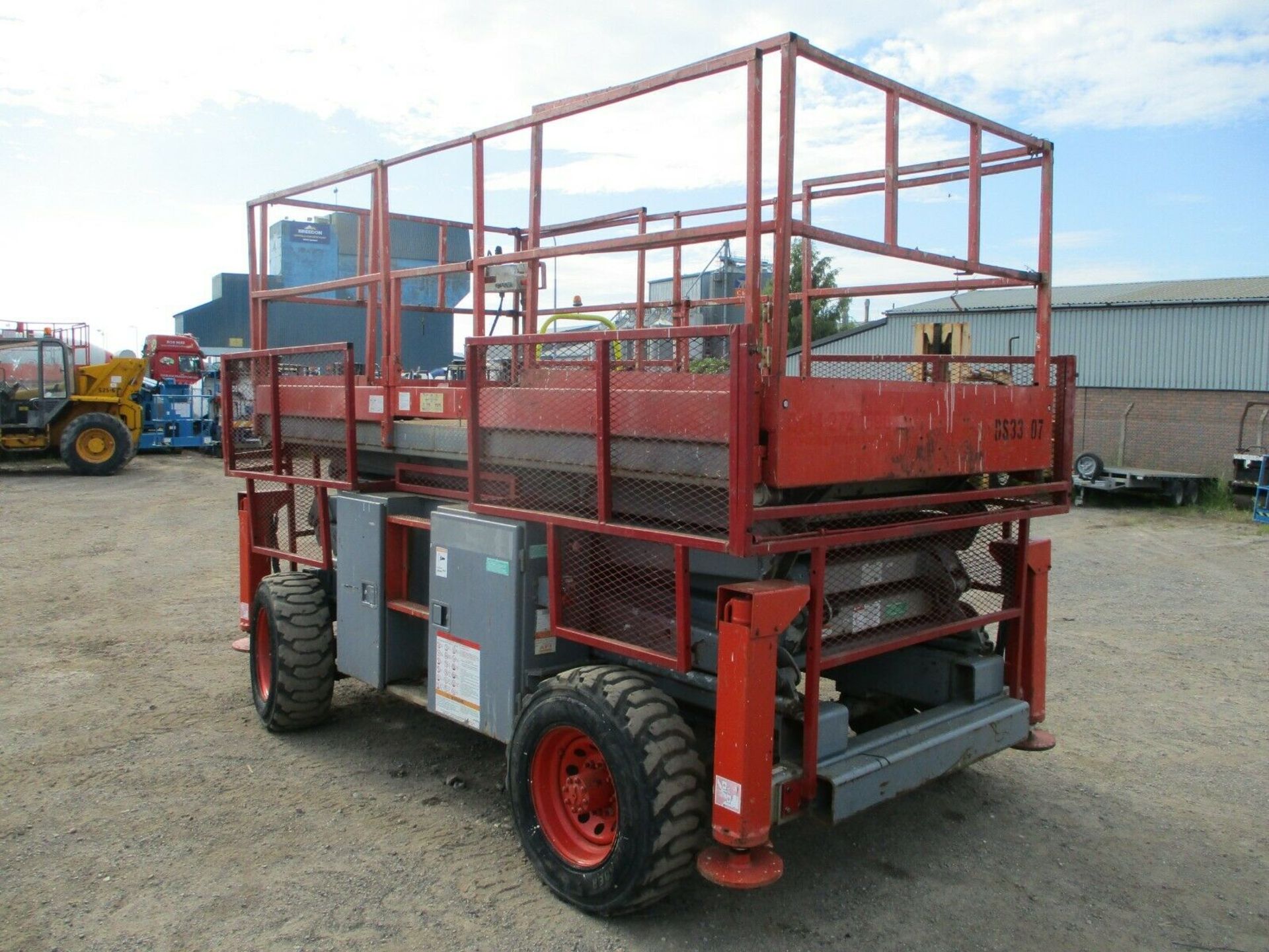 Skyjack SJ8831 Scissor Lift 2004 - Image 9 of 12