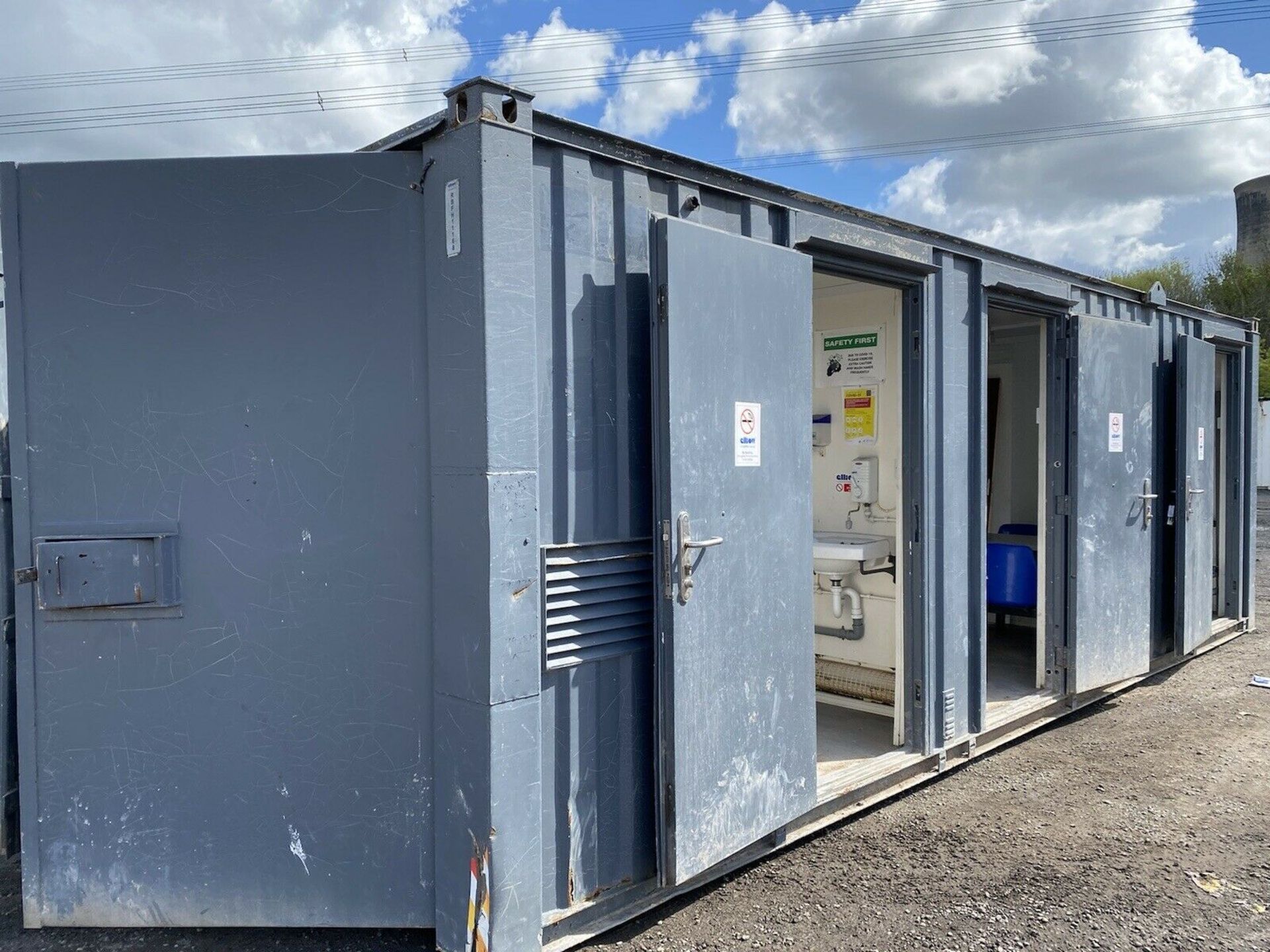 24ft X 10ft Welfare Unit With Generator - Image 2 of 12