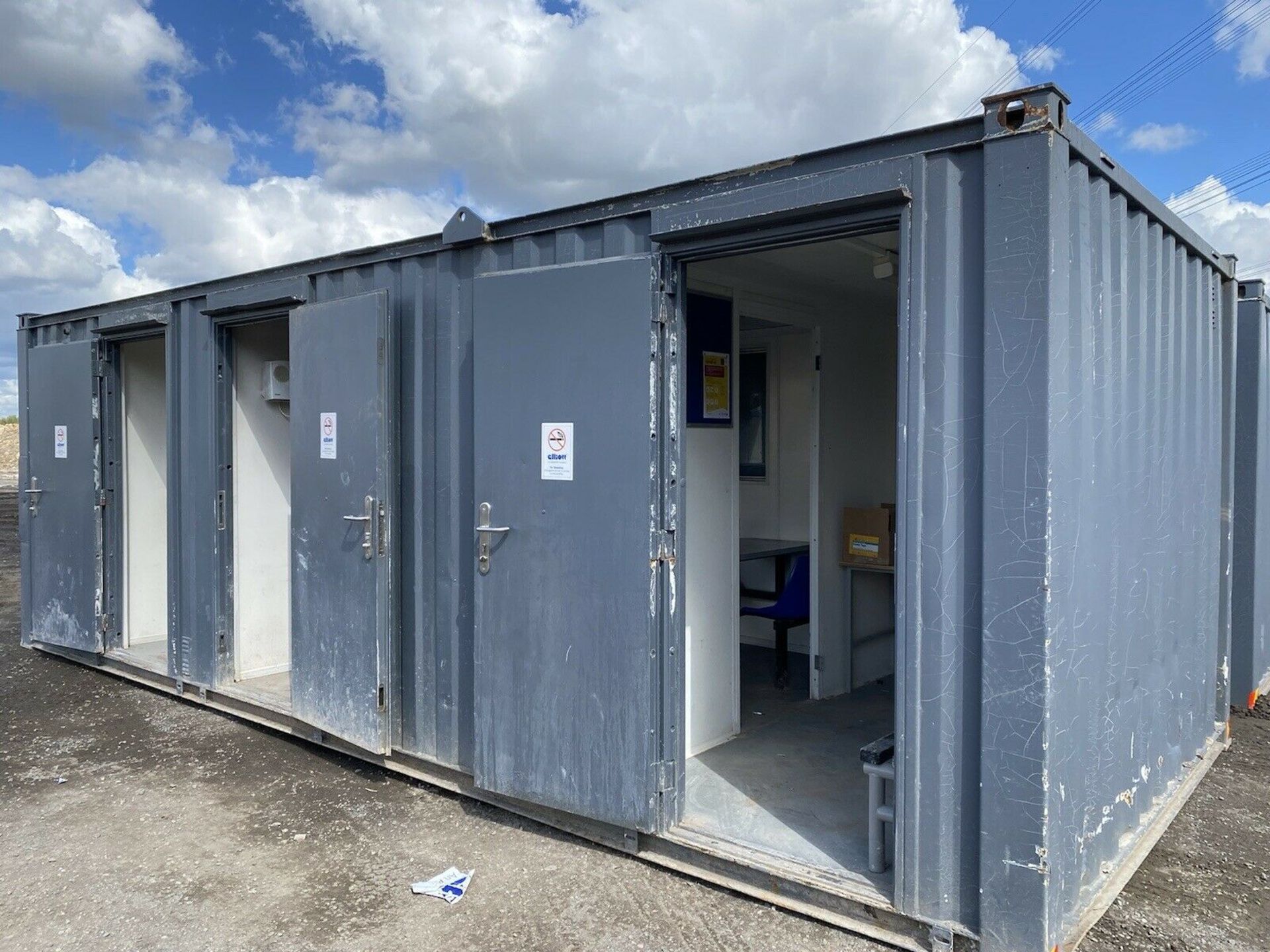 24ft X 10ft Welfare Unit With Generator - Image 4 of 12