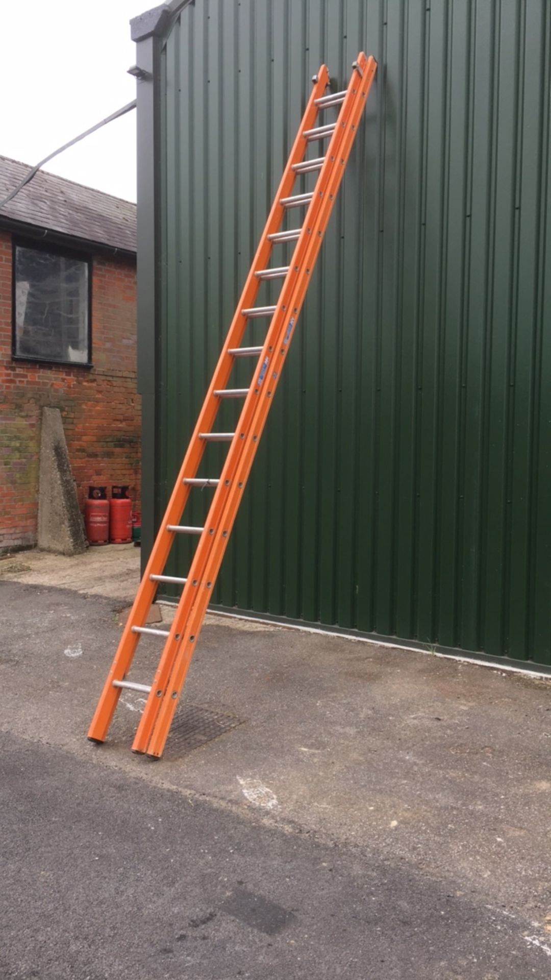 Clow fibreglass heavy duty ladder (A833566)
