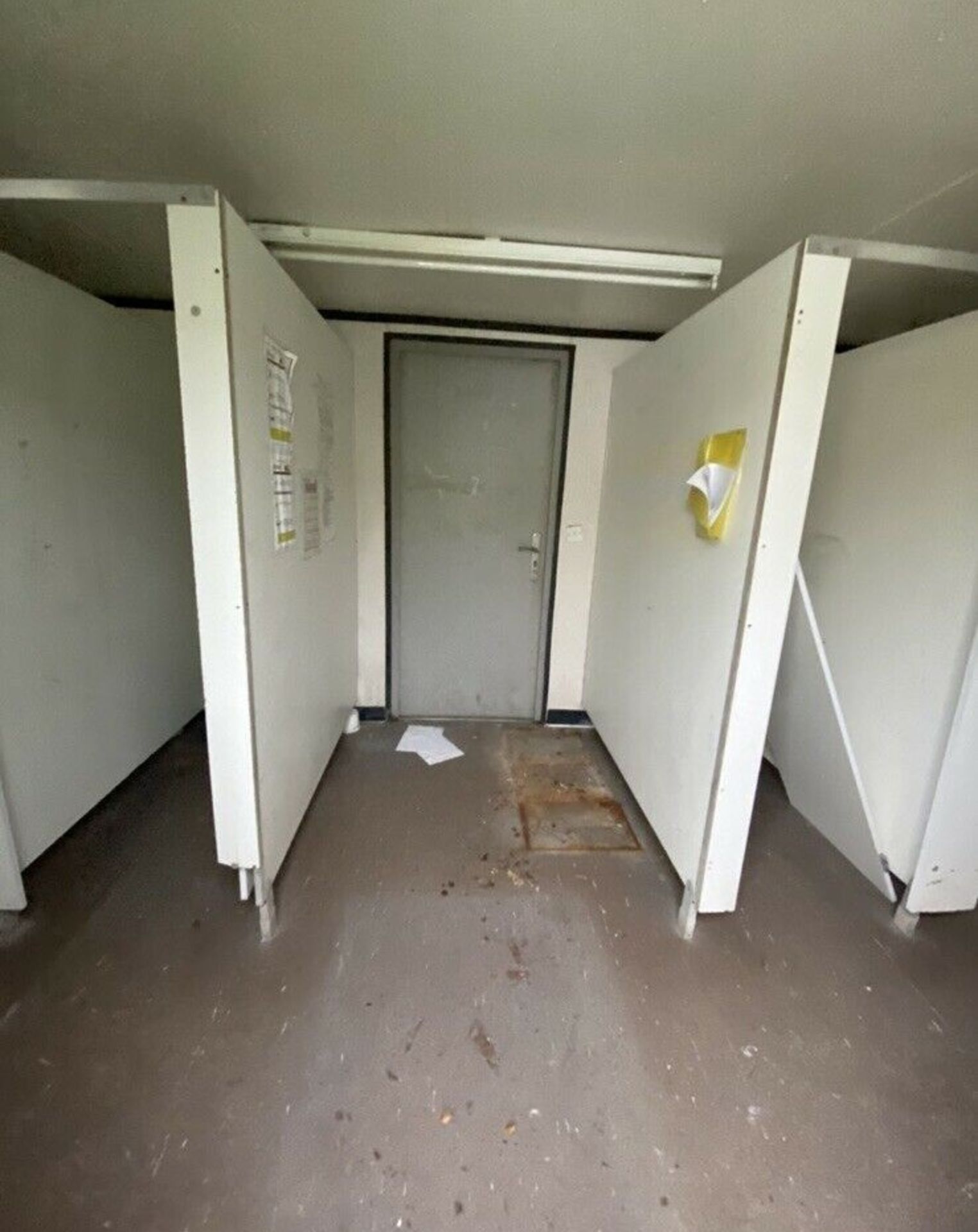 32ft 6 + 1 Male & Female Toilet Block Site Cabin - Image 5 of 12