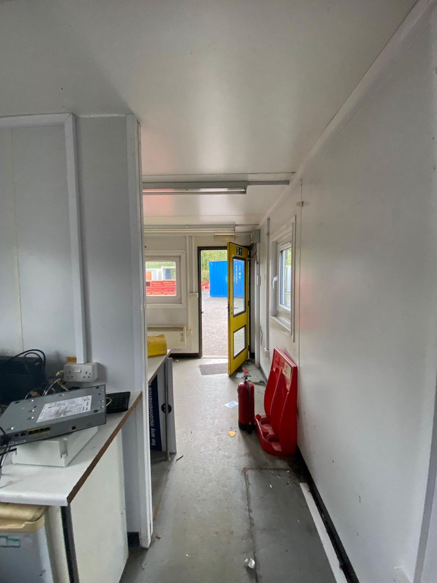 Elliott 20ft site office canteen with toilet - Image 7 of 15