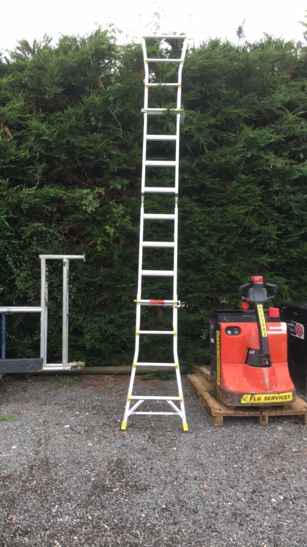 Folding Aluminium Ladder (A849912) - Image 3 of 4