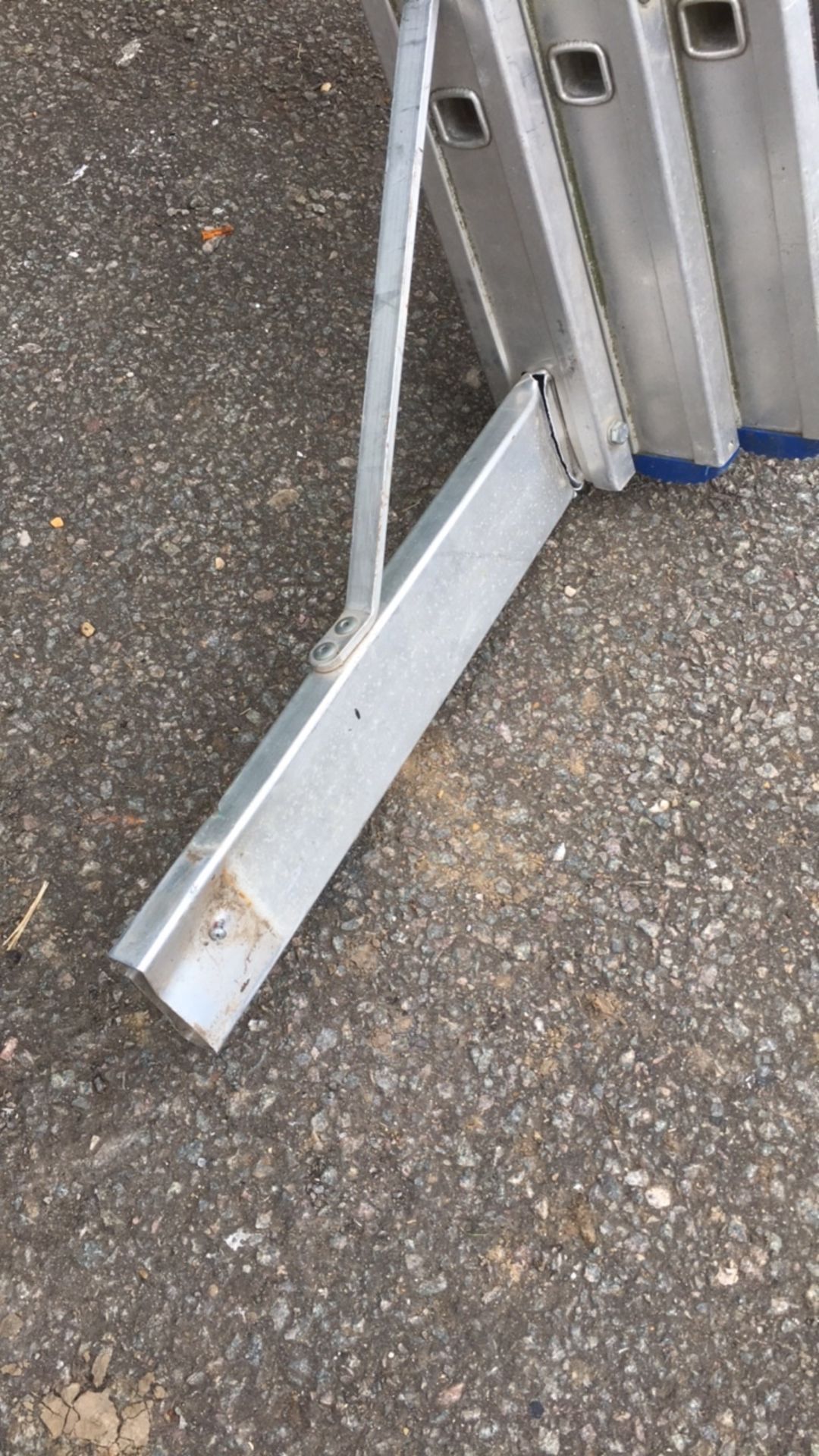 Clow aluminium ladder (A764387) - Image 3 of 4