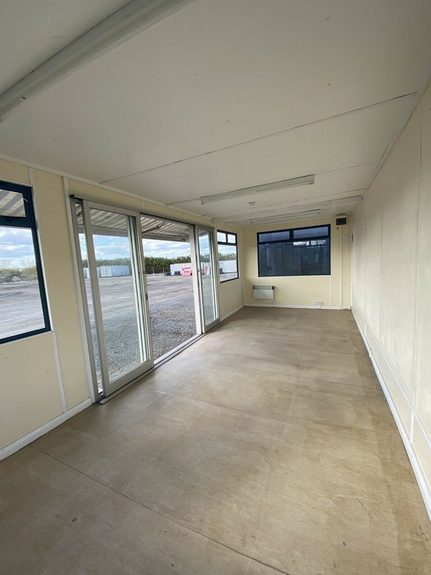 24ft Marketing Suite, Sales Centre Office - Image 8 of 12