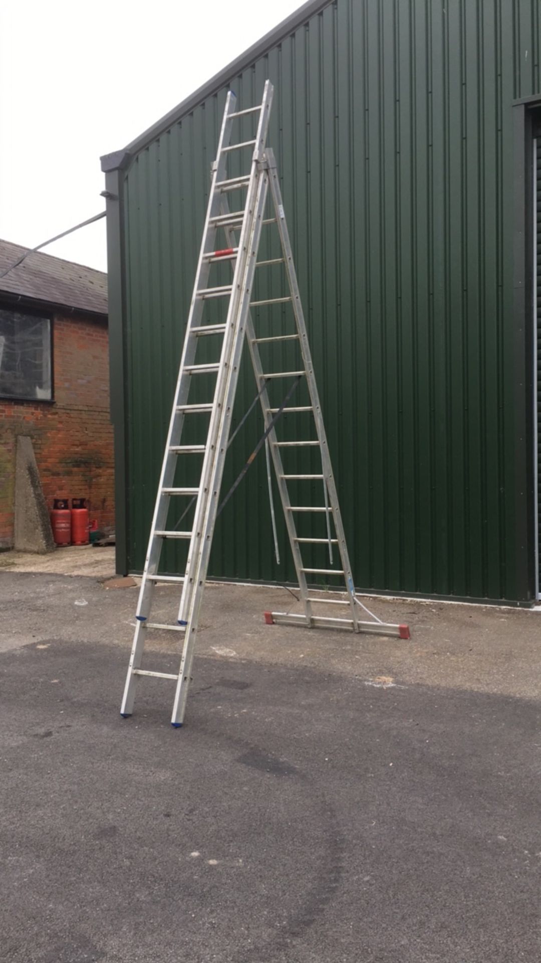 Clow aluminium ladder (A755820) - Image 2 of 3