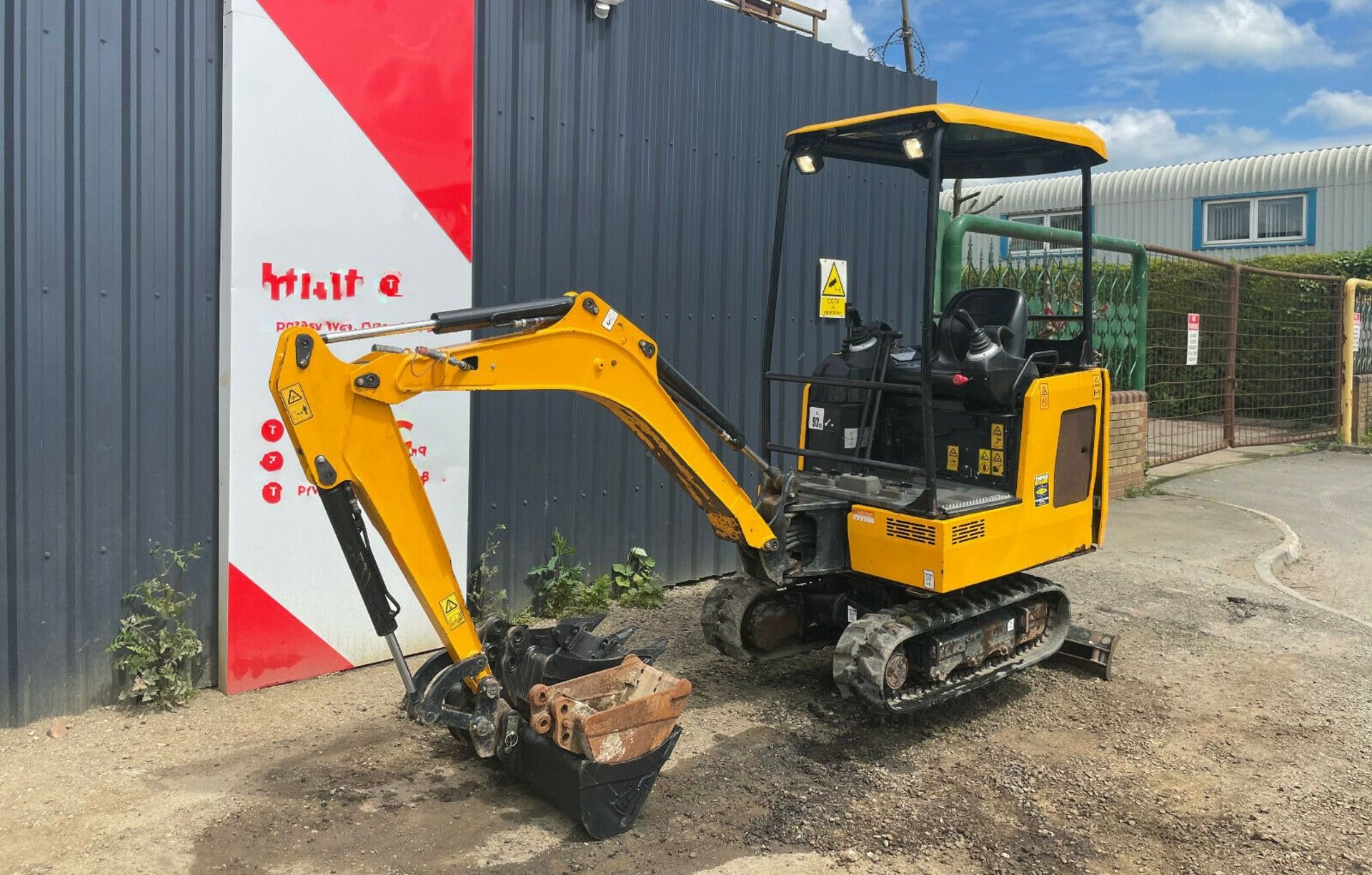 Jcb 15c-1 Mini Excavator 2018 - Image 3 of 12