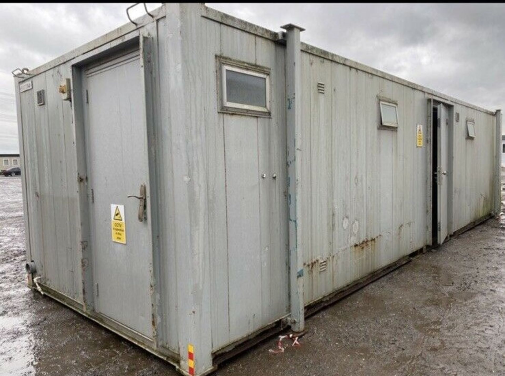 32ft 6 + 1 Male & Female Toilet Block Site Cabin