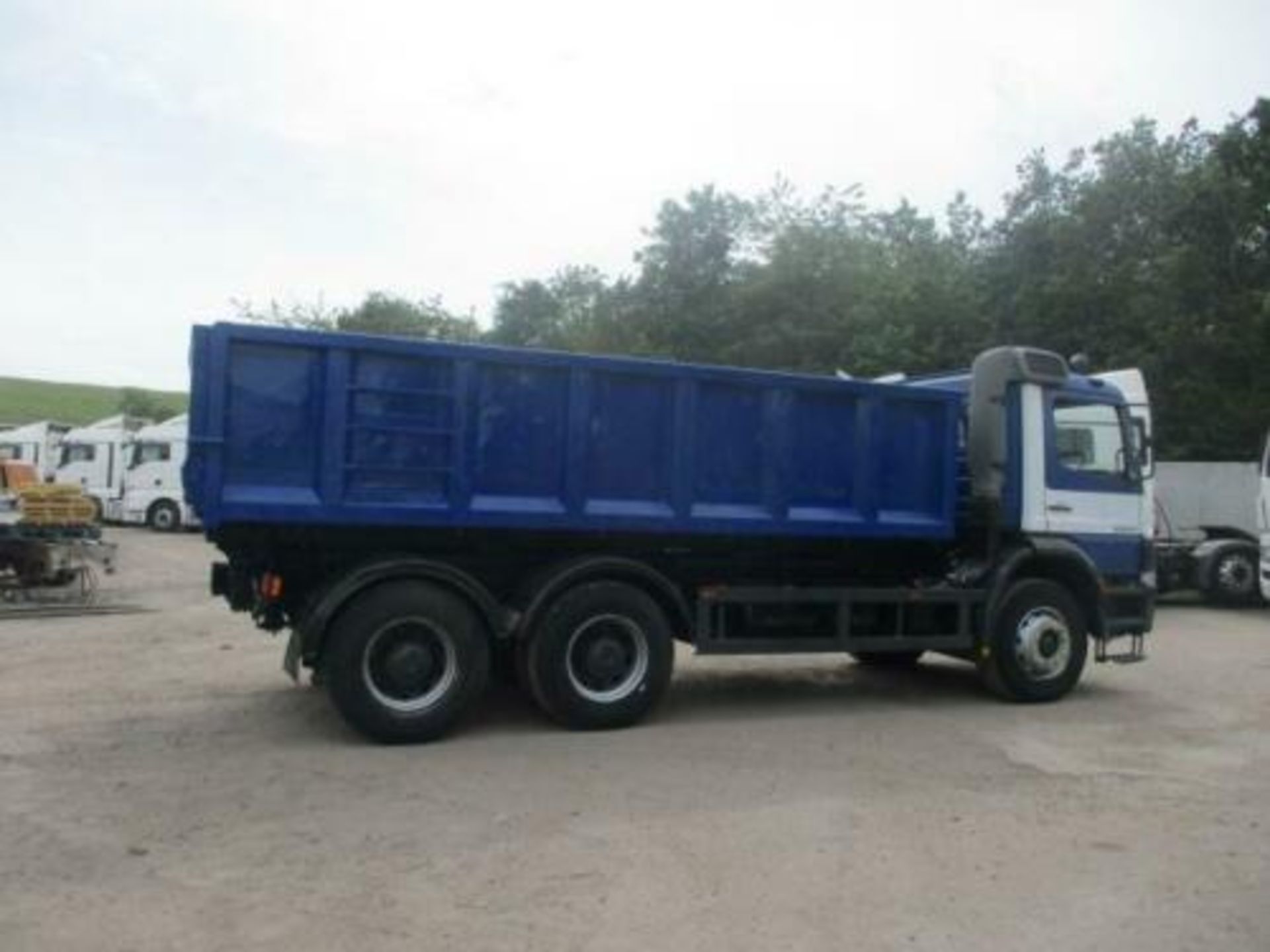 Mercedes 2633b Tipper with hub reduction 2004 - Image 6 of 12