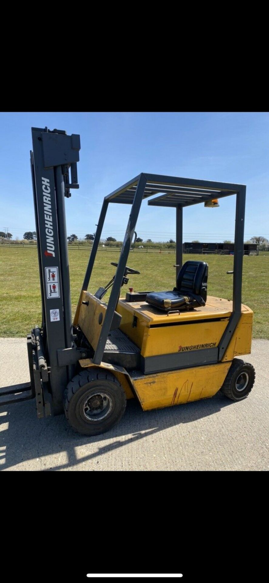 Boss 2.5 Tonne Electric forklift truck - Image 2 of 4