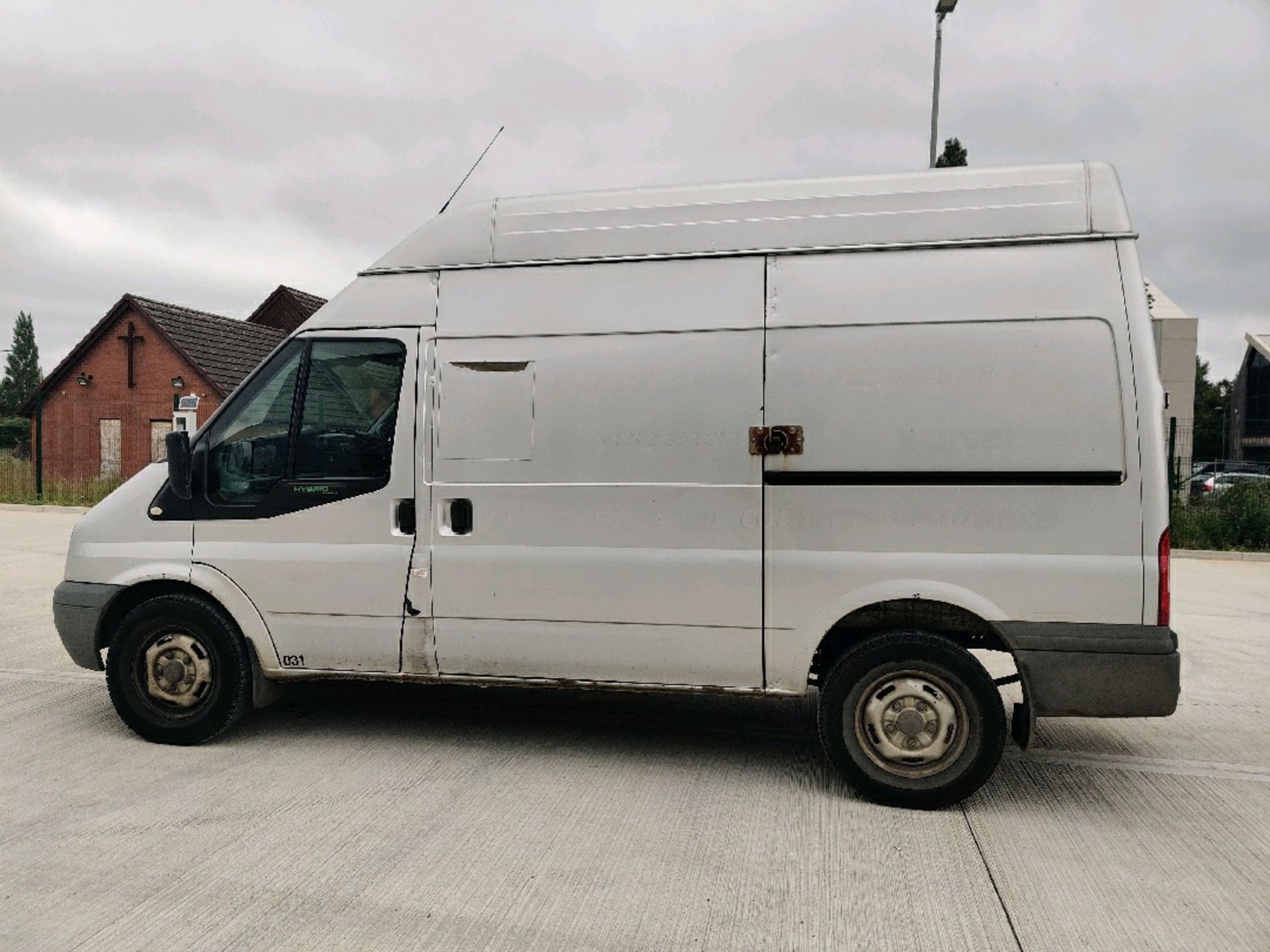 ENTRY DIRECT FROM LOCAL AUTHORITY Ford transit YB10BZU - Image 4 of 20