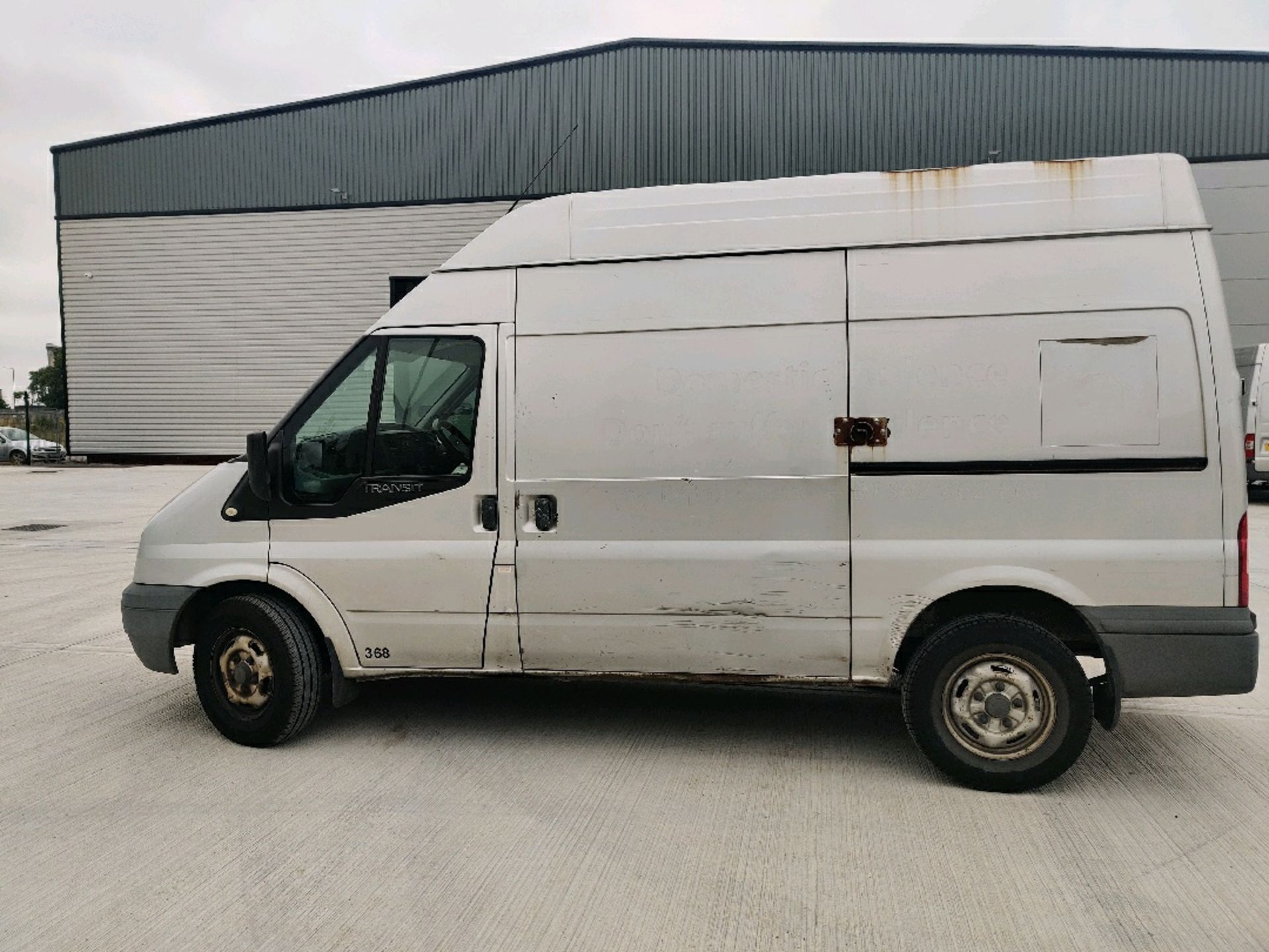 ENTRY DIRECT FROM LOCAL AUTHORITY Ford transit YR59NXC - Image 4 of 21