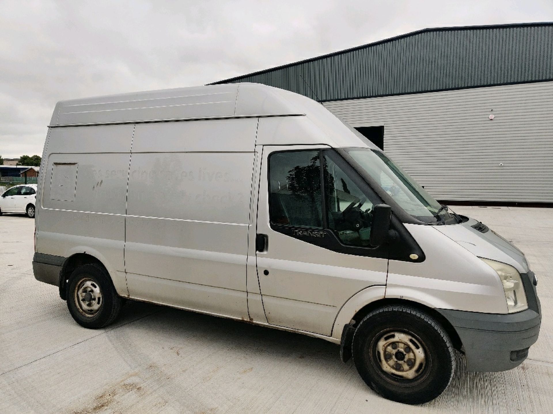 ENTRY DIRECT FROM LOCAL AUTHORITY FORD Transit YR59AMU