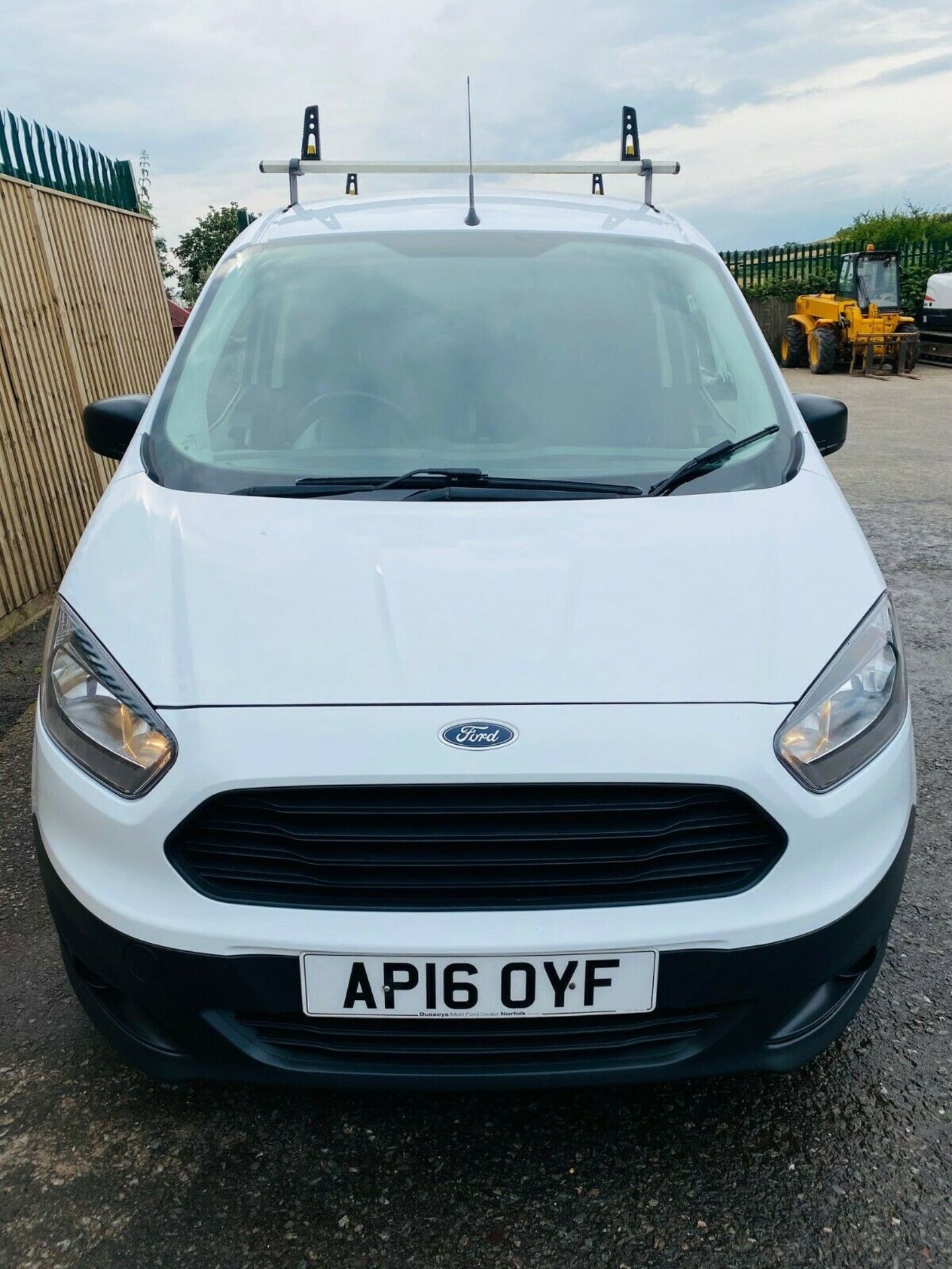 Ford Transit Courier 1.5 TDCI - Image 2 of 12