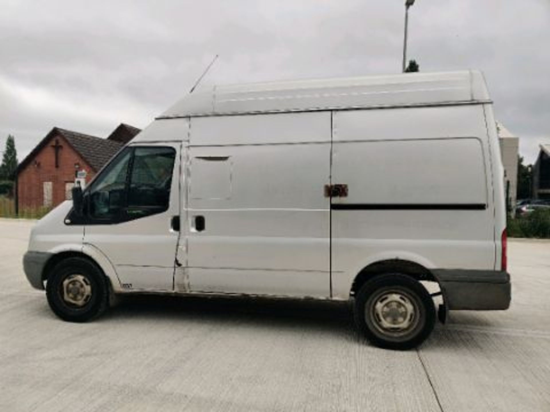 ENTRY DIRECT FROM LOCAL AUTHORITY Ford Transit 115 T350M RWD panel van Reg: YB10BZU - Image 2 of 20