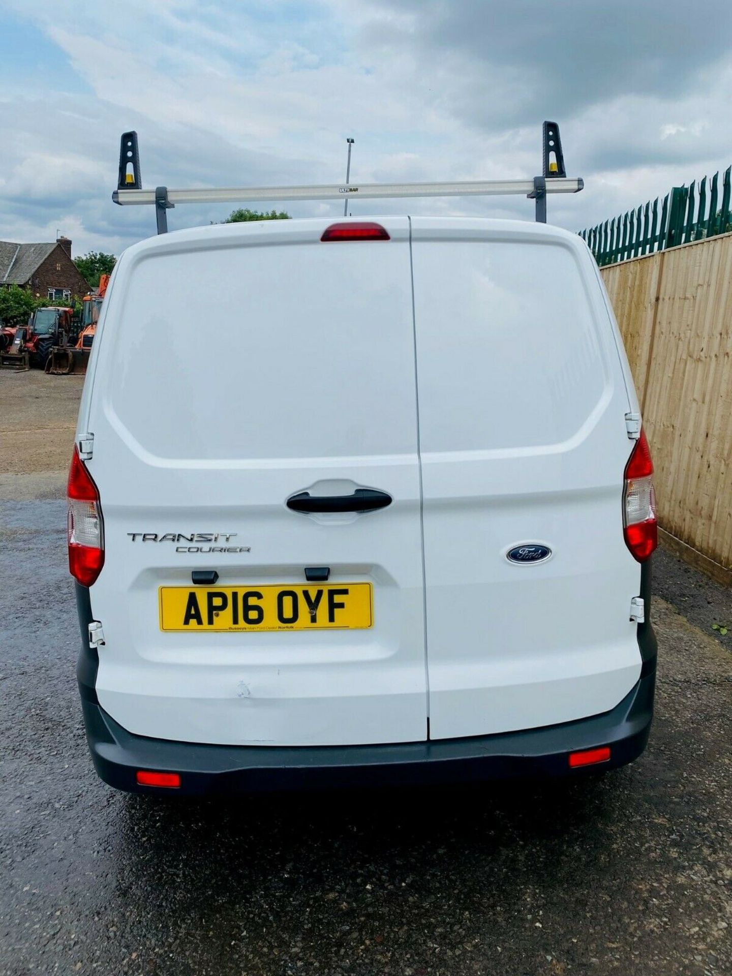 Ford Transit Courier 1.5 TDCI - Image 12 of 12