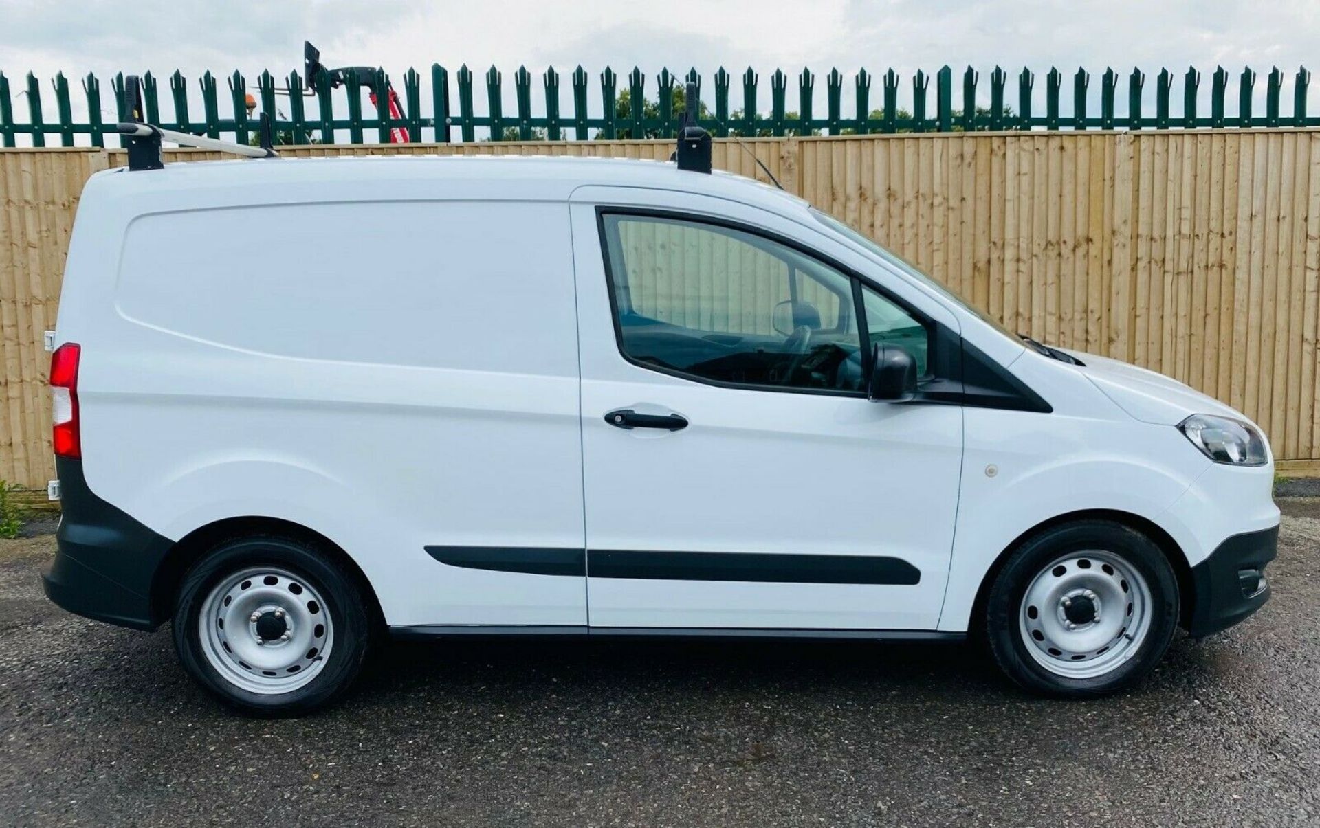 Ford Transit Courier 1.5 TDCI - Image 3 of 12
