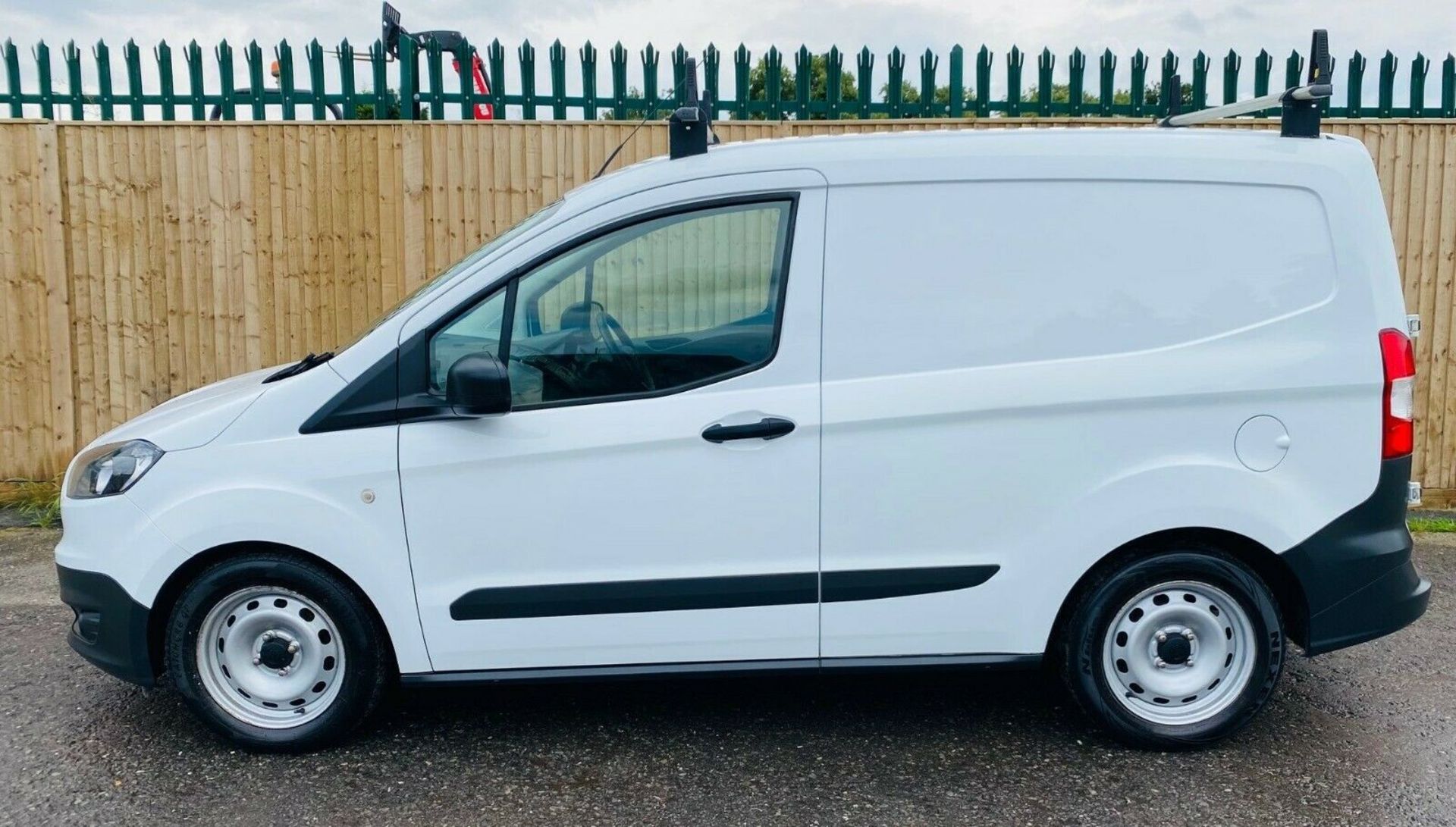 Ford Transit Courier 1.5 TDCI - Image 7 of 12