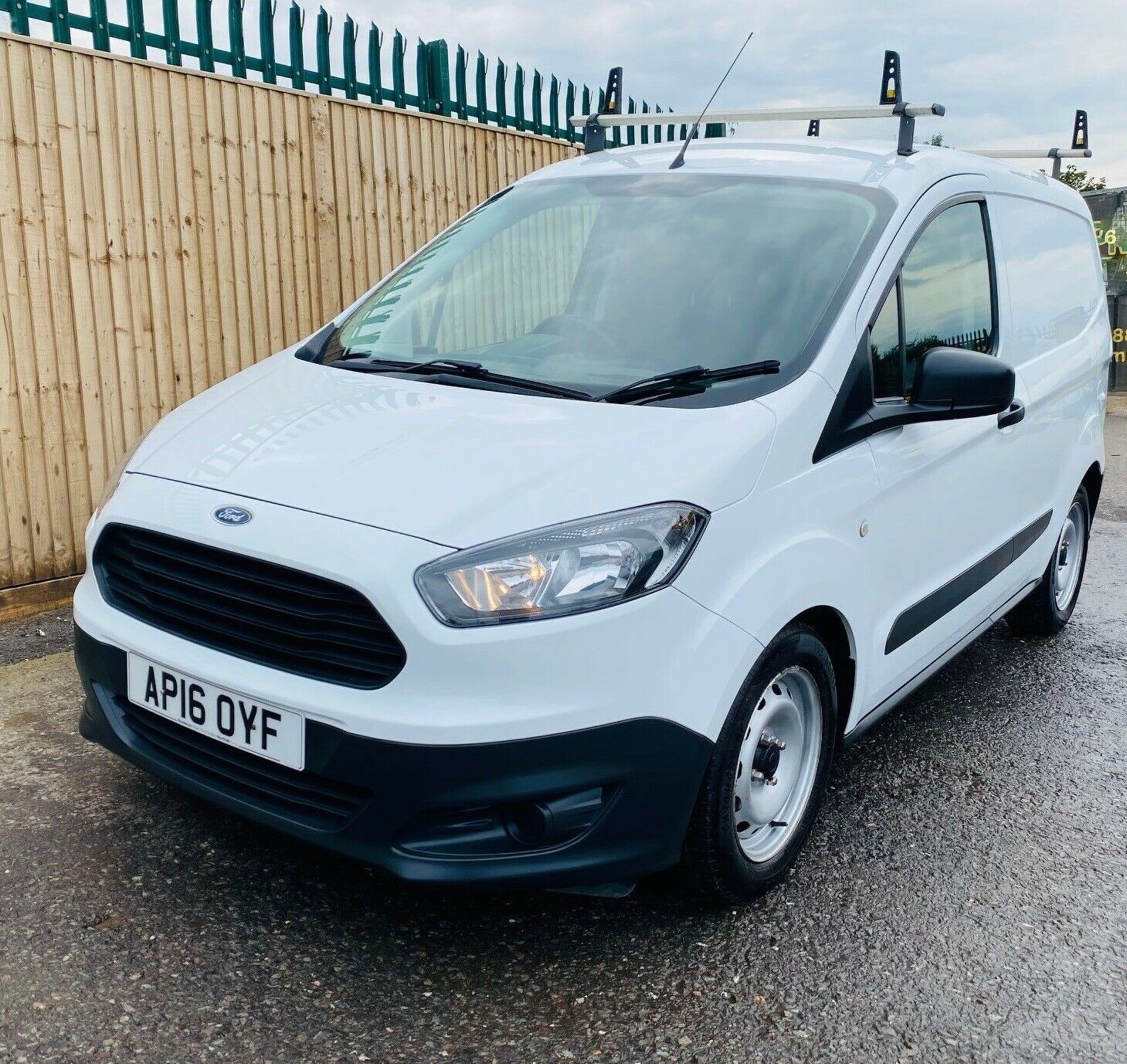 Ford Transit Courier 1.5 TDCI - Image 6 of 12