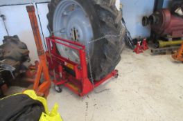 Tractor/Wagon Wheel lifter