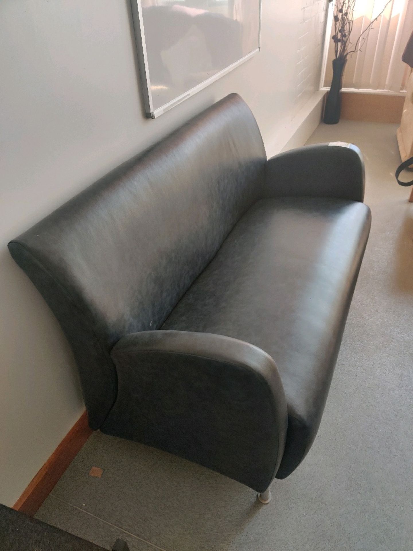 Navy Leather 2 Seater Settee - Image 3 of 5
