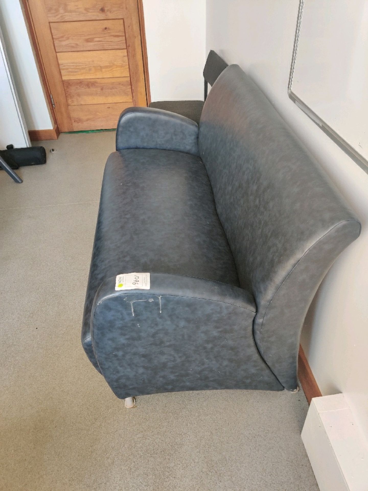 Navy Leather 2 Seater Settee - Image 2 of 5