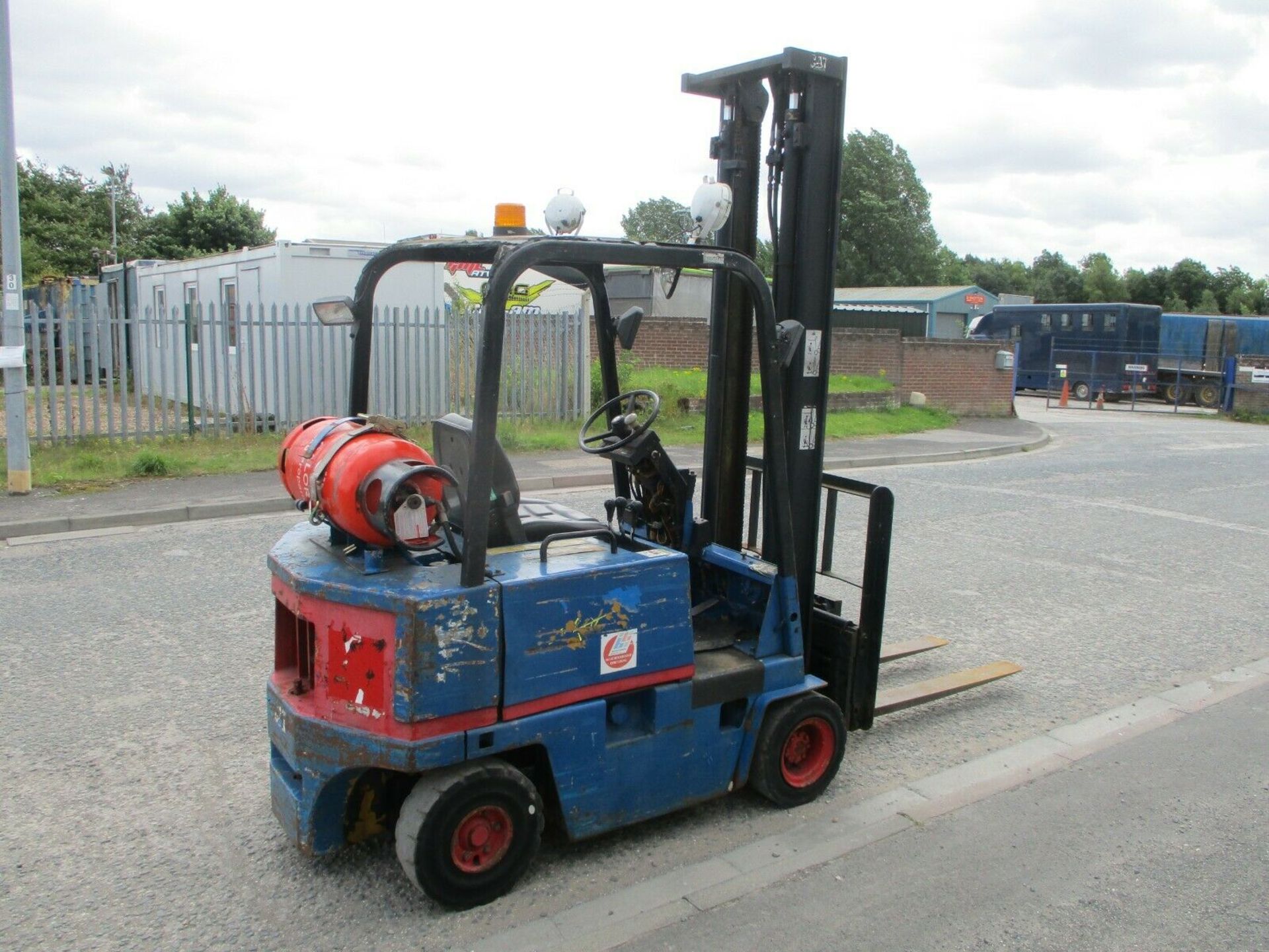 Cat Caterpillar V35 fork lift 1.75 ton forklift truck - Image 3 of 9