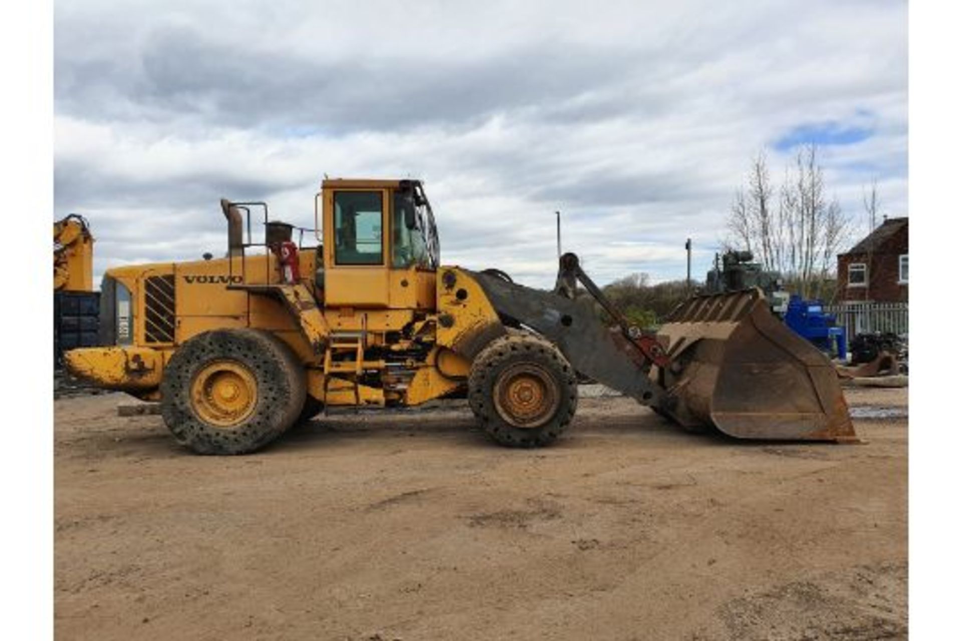 Volvo L220E Loading Shovel