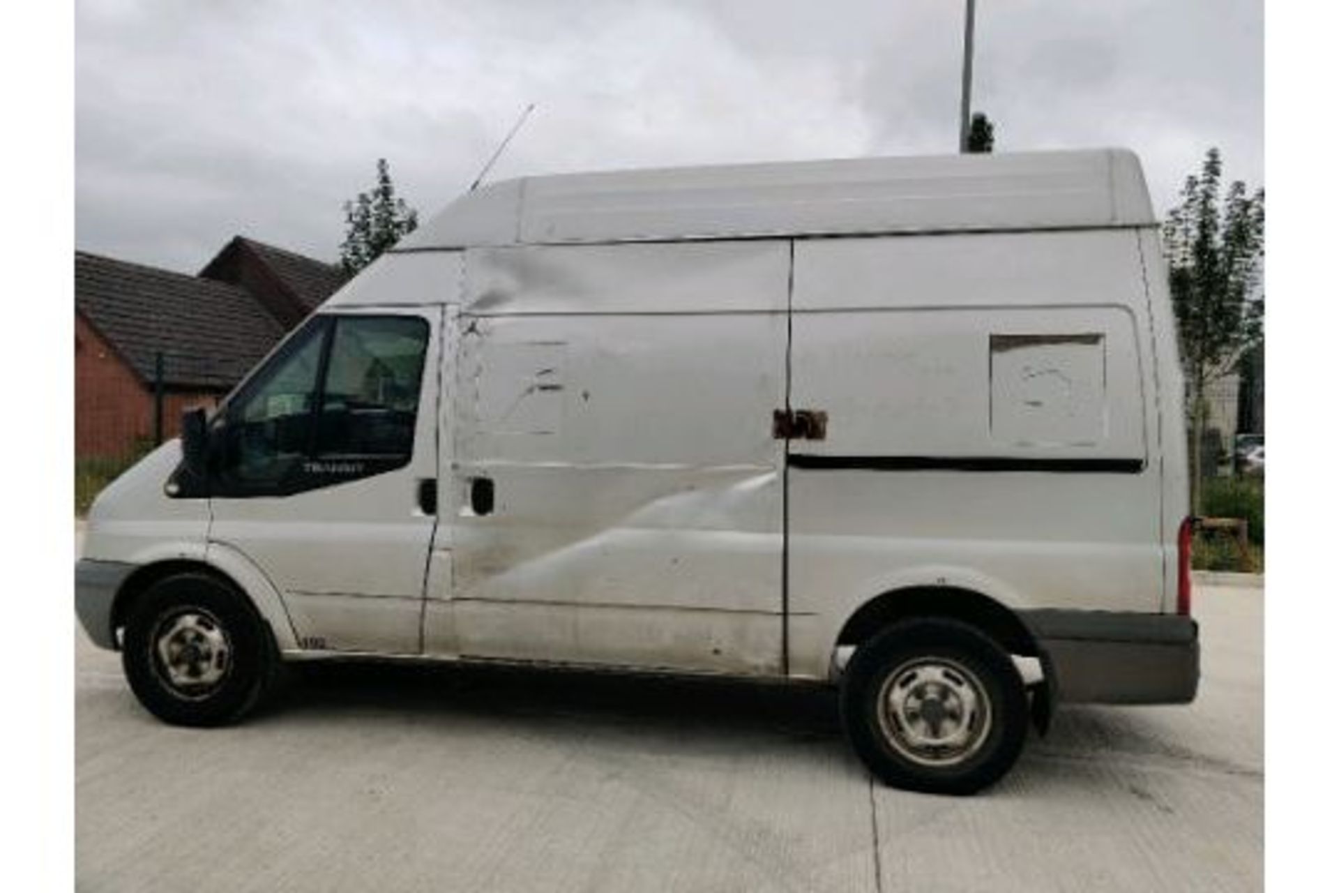 ENTRY DIRECT FROM LOCAL AUTHORITY Ford Transit 115 T350M FWD, Reg: YR59AMU - Image 3 of 29