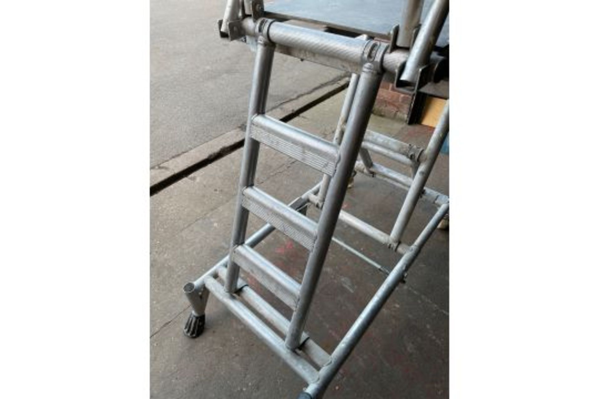 Youngman Adjusta Minit Aluminium Foldable Access Platform - Image 2 of 3