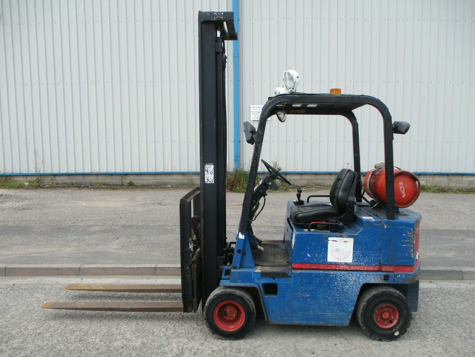 Cat Caterpillar V35 fork lift 1.75 ton forklift truck - Image 2 of 9