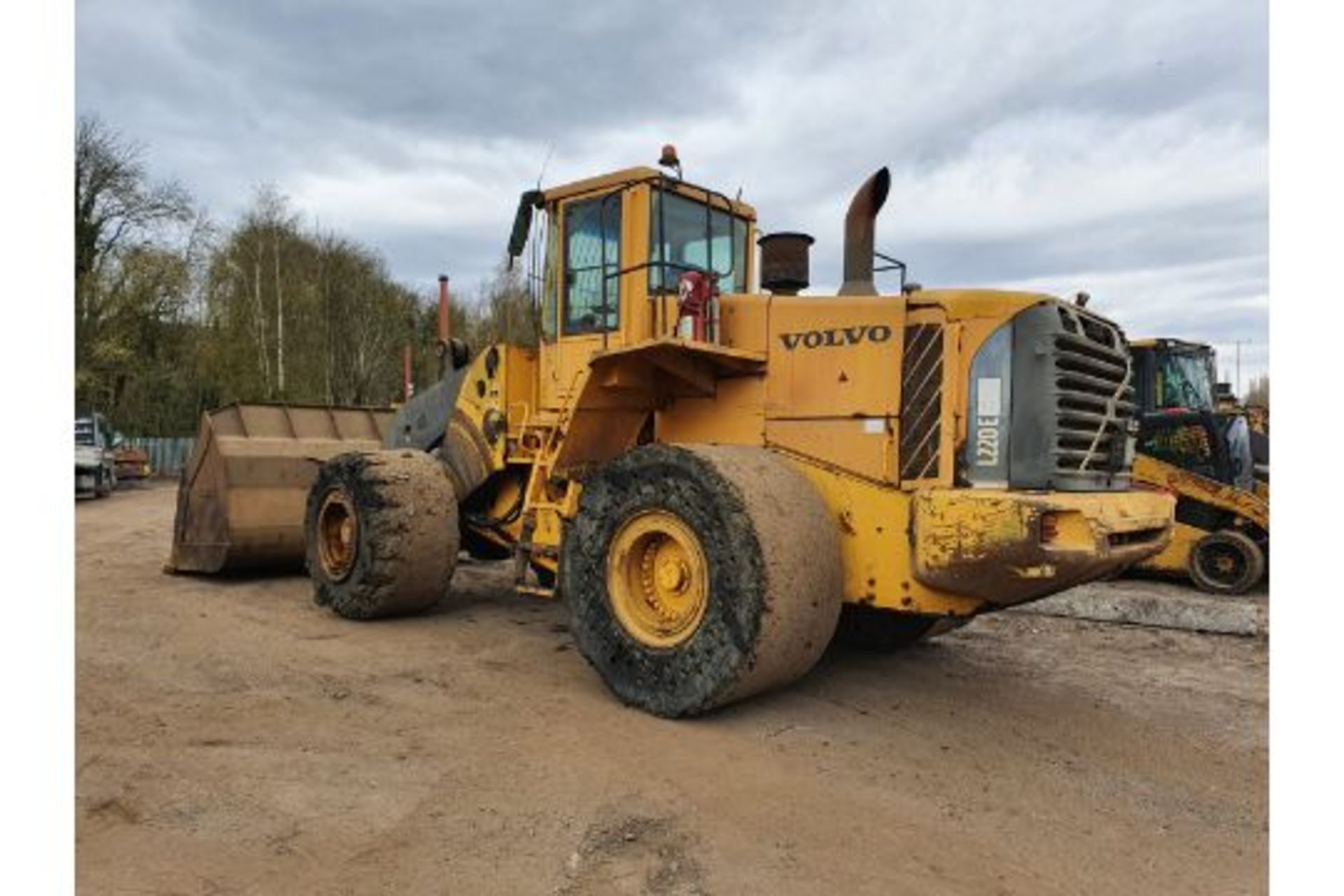 Volvo L220E Loading Shovel - Image 2 of 3