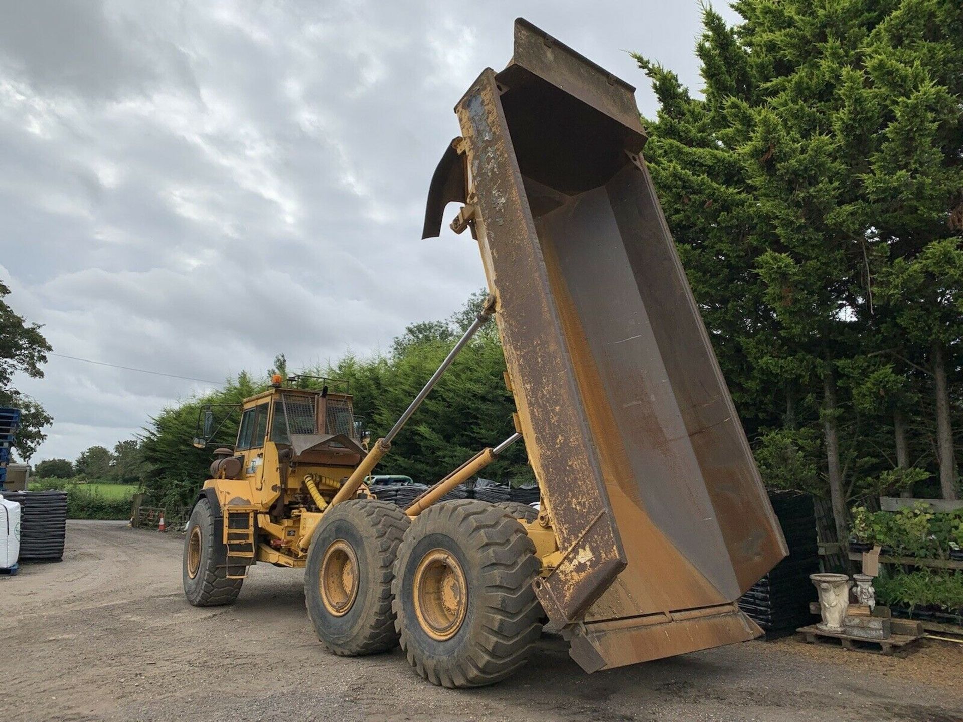 VOLVO A25C 6X6 Dumper Truck Articulated Dump Truck - Image 4 of 8