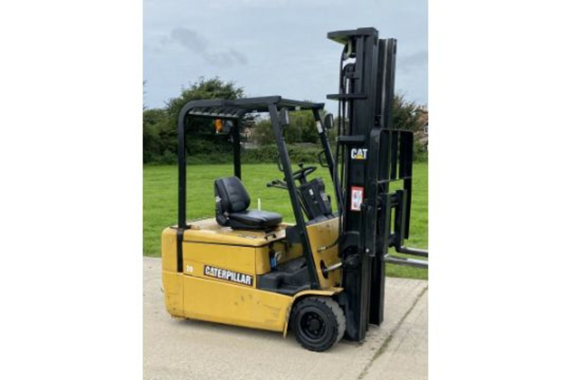 Cat forklift truck