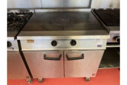 Falcon Dominator Plus 3 Range/Hotplate (GAS), Double Door Oven. Hotplate Dimensions 90cm L x 56cm