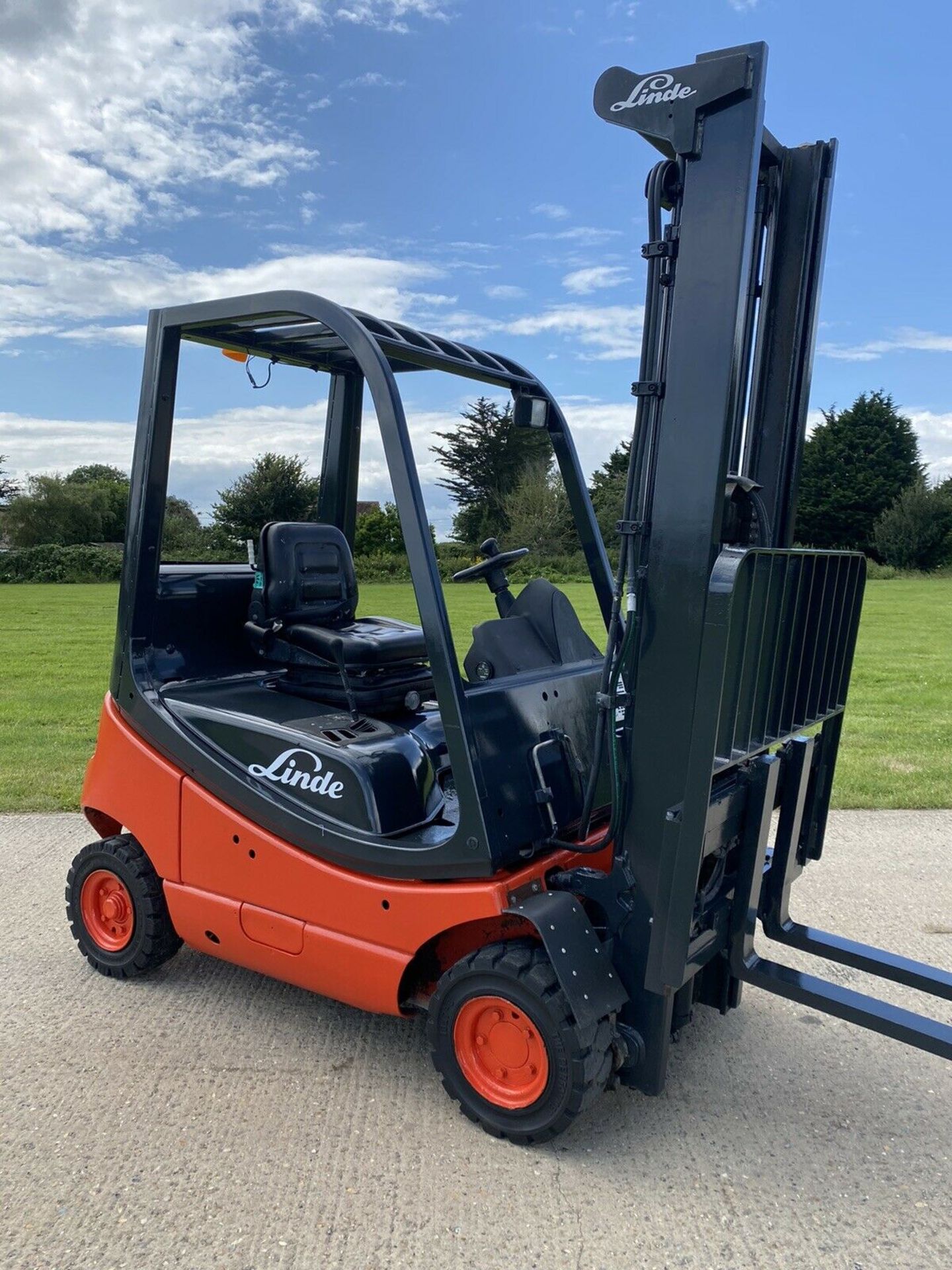 Linde 1.8 Tonne Diesel Forklift - Image 2 of 4