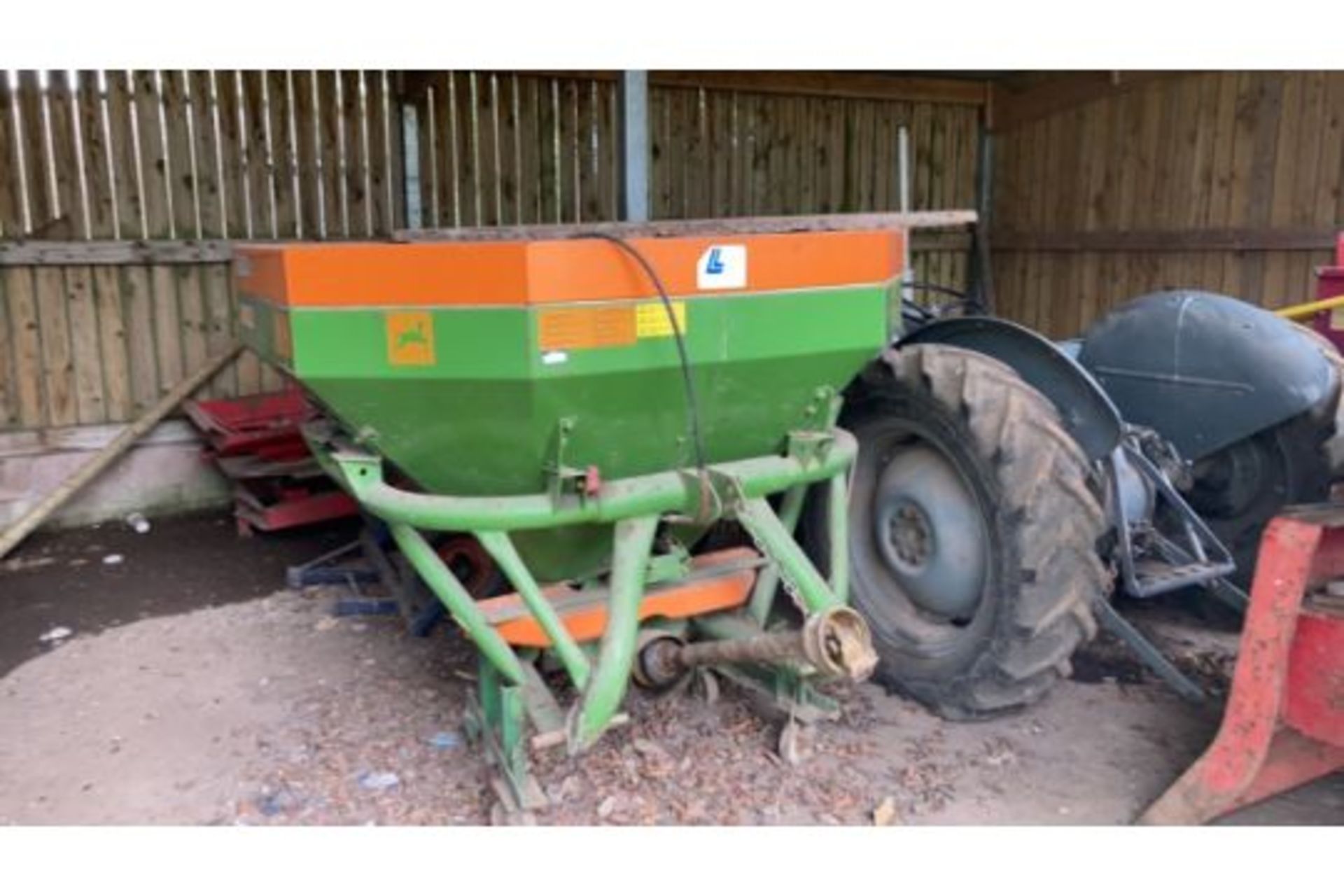 Fertiliser Spreader - Image 4 of 4