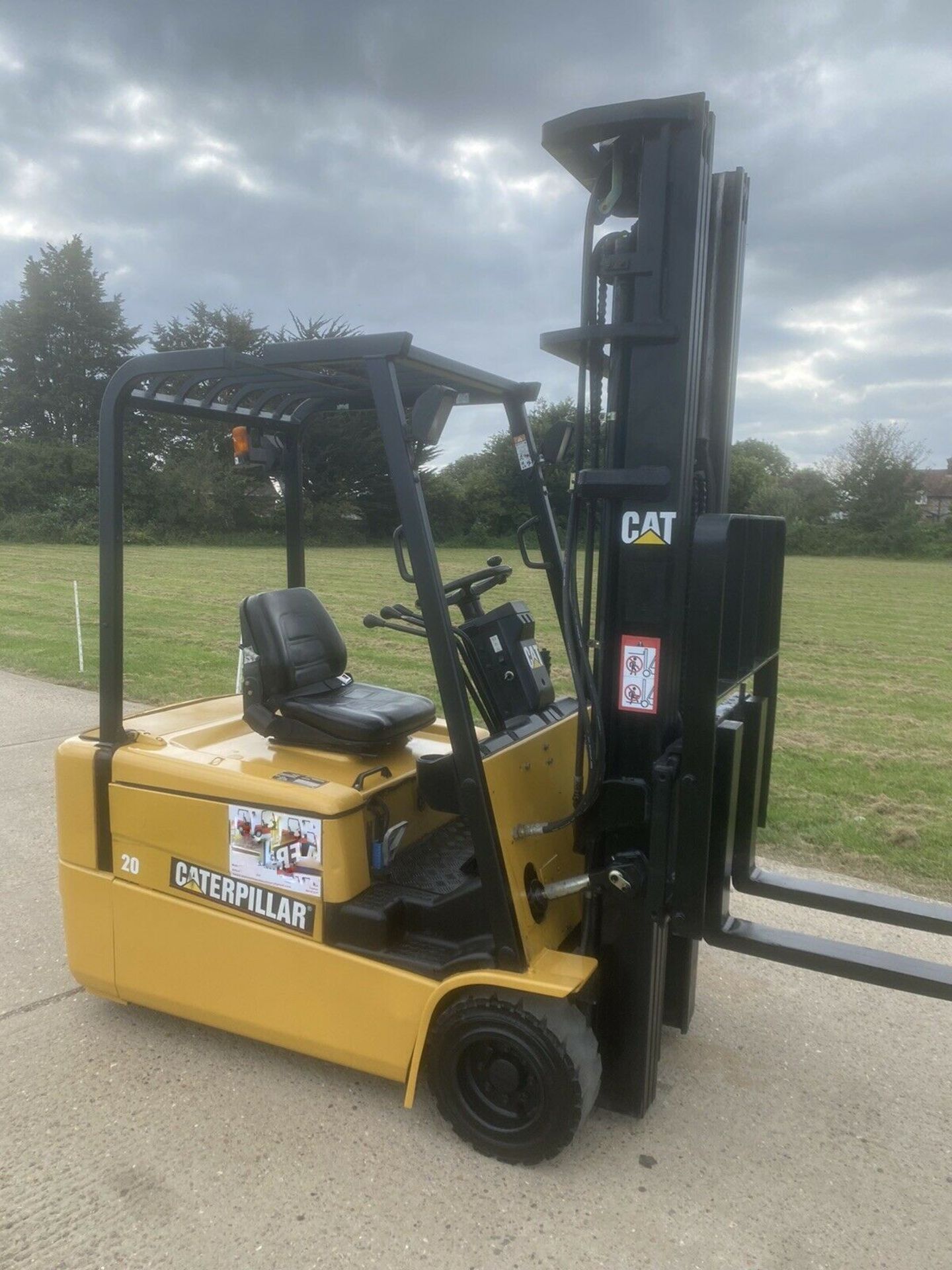 Cat 2 Tonne Electric forklift truck - Image 3 of 4