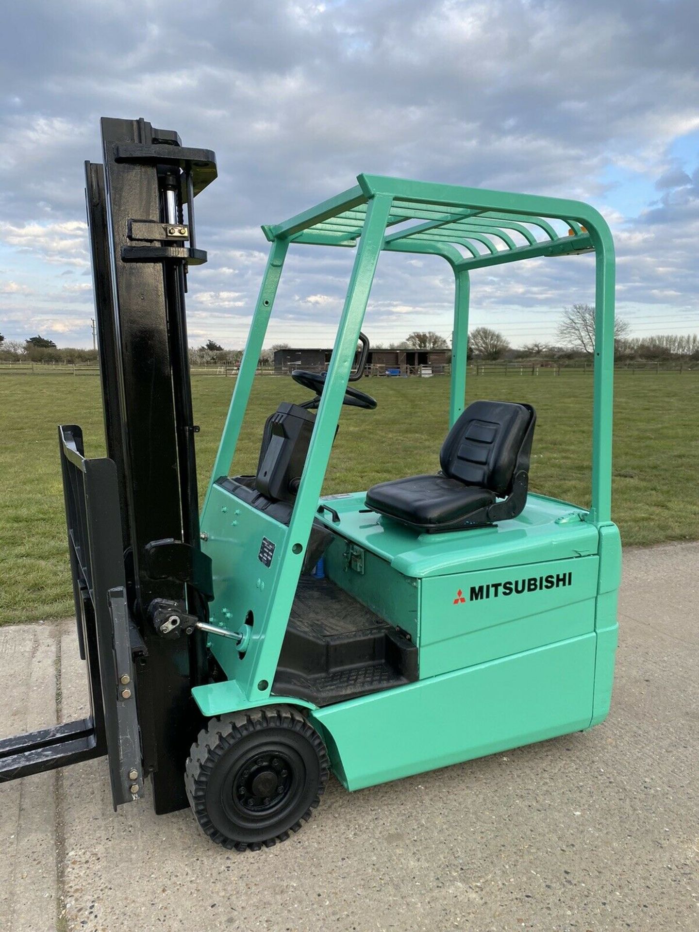 Mitsubishi 1.6 Tonne Electric forklift truck - Image 2 of 12