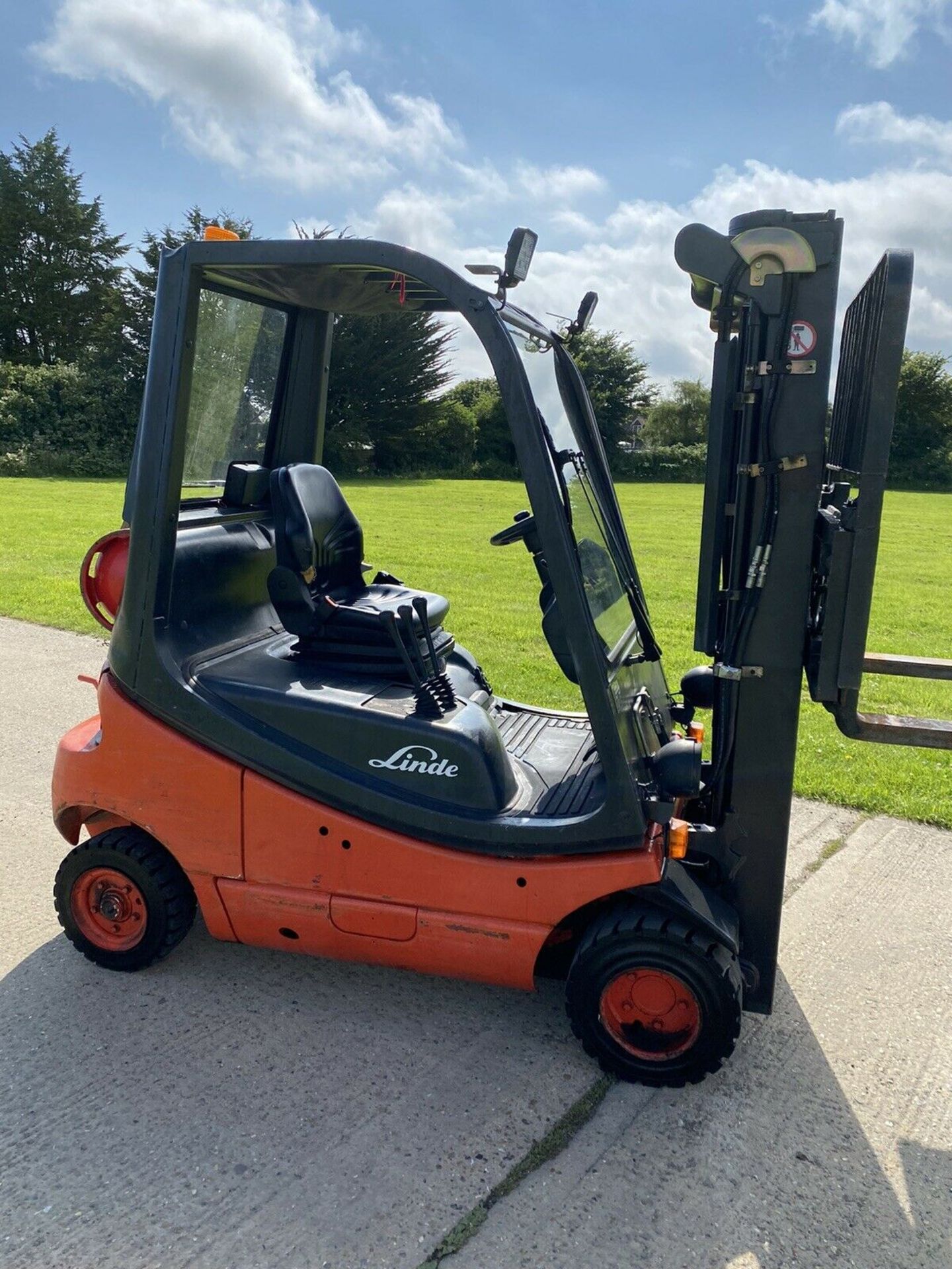 Linde 2 Tonne Gas Container Spec Forklift - Image 4 of 5